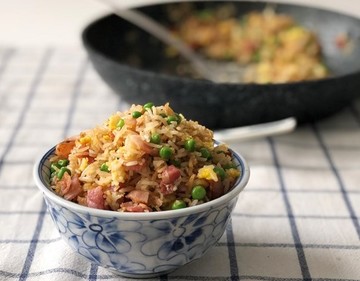 Egg-fried Rice with Smoked Bacon & Peas 
